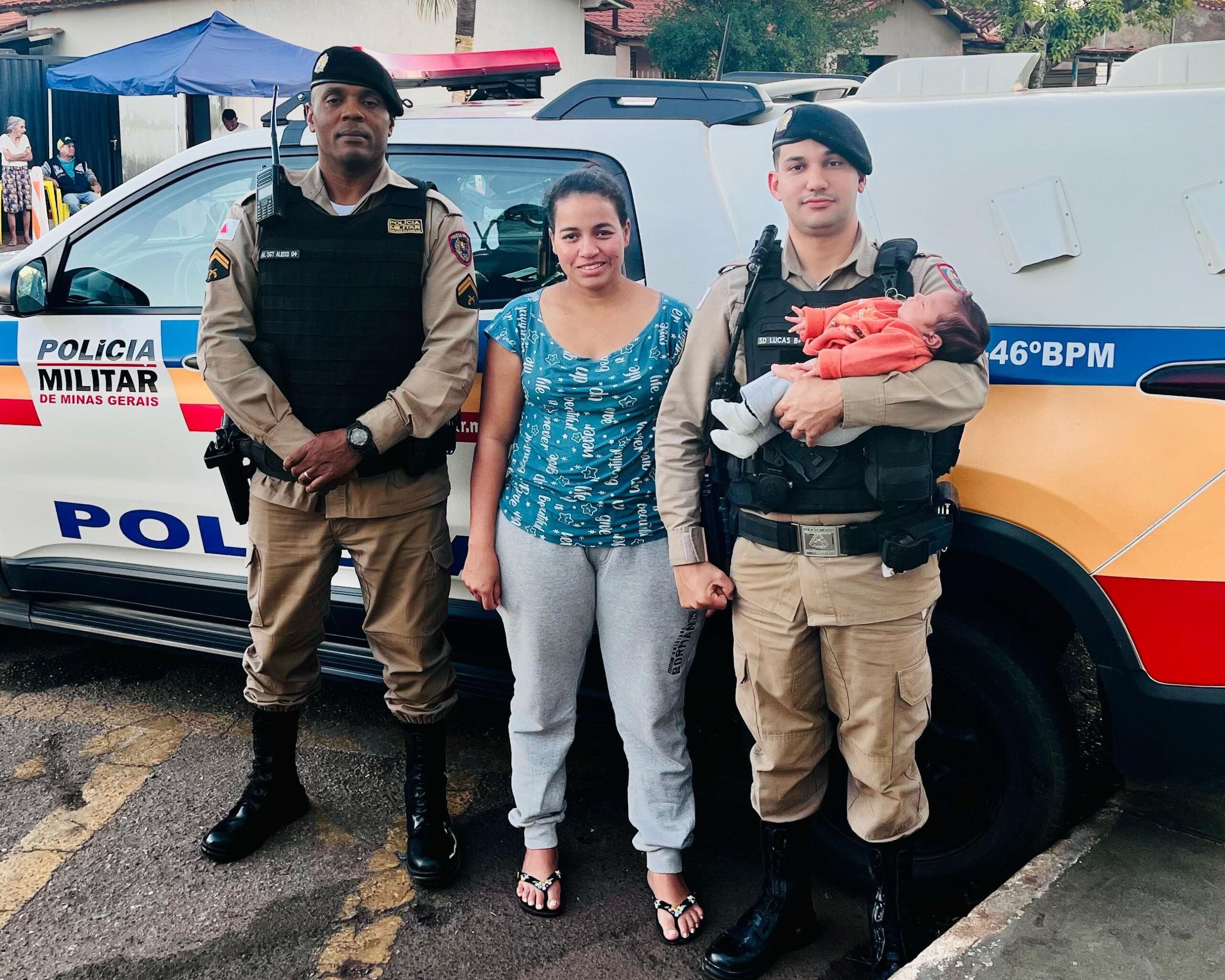 Policiais Militares da 157ª CIA salvam bebê engasgado em Monte Carmelo