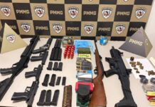 Polícia Militar apreende armas, munições e drogas após acidente de trânsito em Monte Carmelo