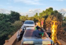 Quatro pessoas ficam feridas em acidente entre carro e caminhonete em Coromandel