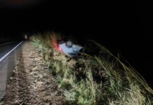Ultrapassagem em faixa contínua provoca capotamento na MG-188 em Coromandel