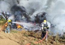 Carreta com 30 toneladas de óleo vegetal pega fogo após grave acidente na BR-365