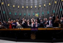 Câmara aprova fim da escala 6×1 e proposta segue para o Senado