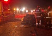 Motorista fica preso às ferragens em gravíssimo acidente entre carro e carreta na BR-365