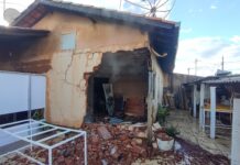 Homem incendeia residência no bairro Aeroporto e foge após o crime em Monte Carmelo