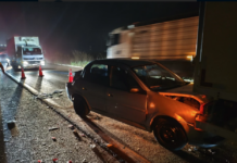 Carretinha se solta e provoca acidente na BR-365