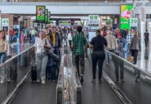 Setor de serviços fica estável em junho e sobe 2% no 1º semestre