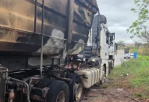 Carreta bitrem carregada com 46,9 toneladas de sorgo pega fogo na MG-230